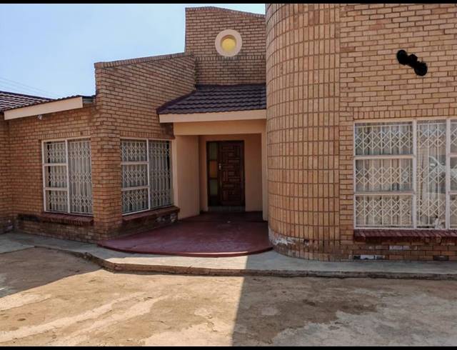 4 BEDROOM HOUSE FOR SALE IN MANKWENG